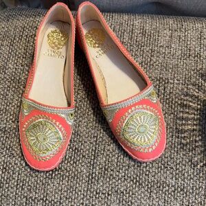 Vince Camuto Coral & Gold Espadrille 
Size 6.5